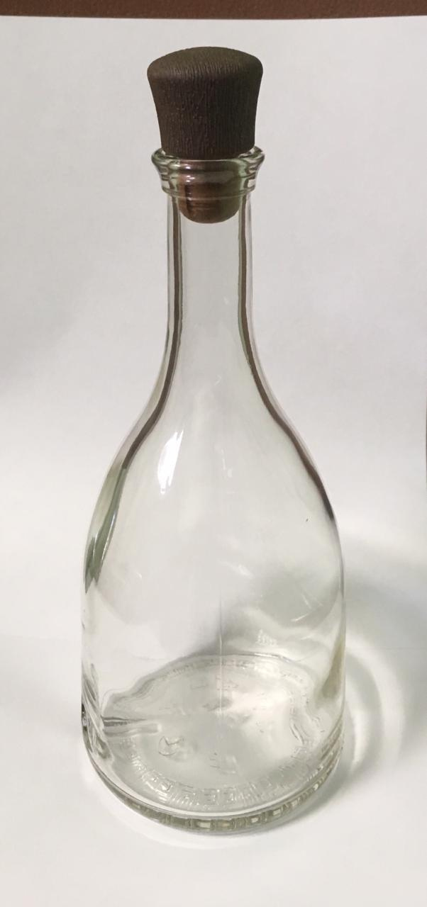 Бутылка стеклянная, прозрачная. Объем 1,5 литра. - фото